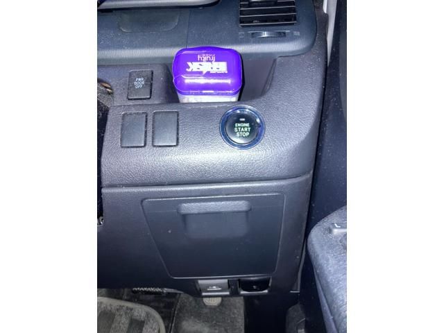 TOYOTA VOXY 2011 Image 31