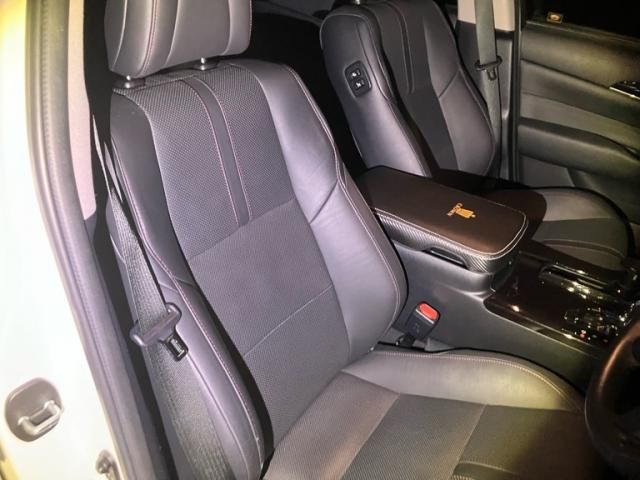 TOYOTA CROWN SEDAN 2017 Image 31