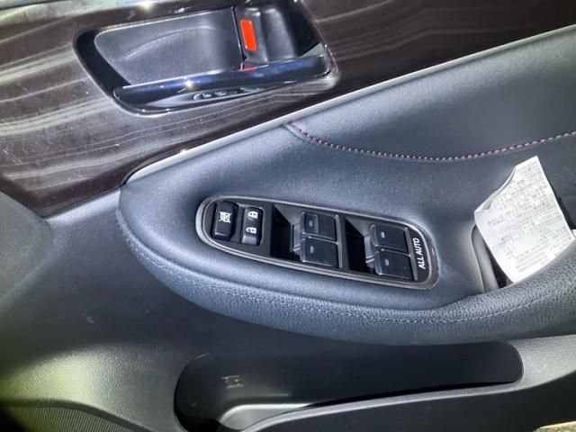 TOYOTA CROWN SEDAN 2017 Image 31