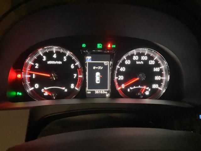 TOYOTA CROWN SEDAN 2017 Image 31