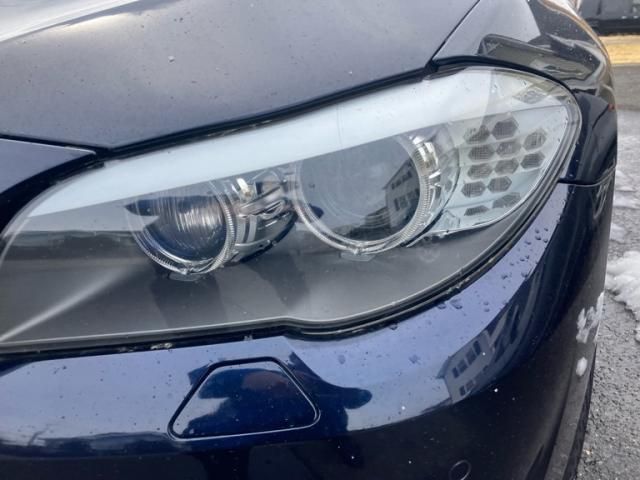 BMW 5SERIES SEDAN 2011 Image 31