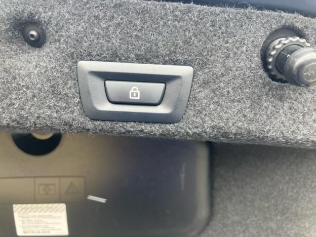 BMW 5SERIES SEDAN 2011 Image 31