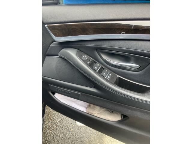 BMW 5SERIES SEDAN 2011 Image 31