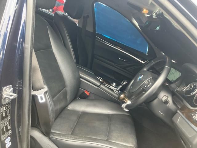 BMW 5SERIES SEDAN 2011 Image 31