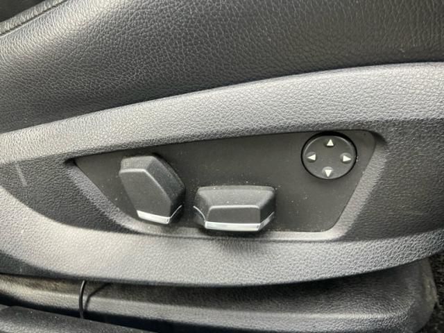 BMW 5SERIES SEDAN 2011 Image 31