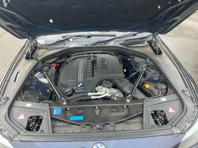 BMW 5SERIES SEDAN 2011 Image 31