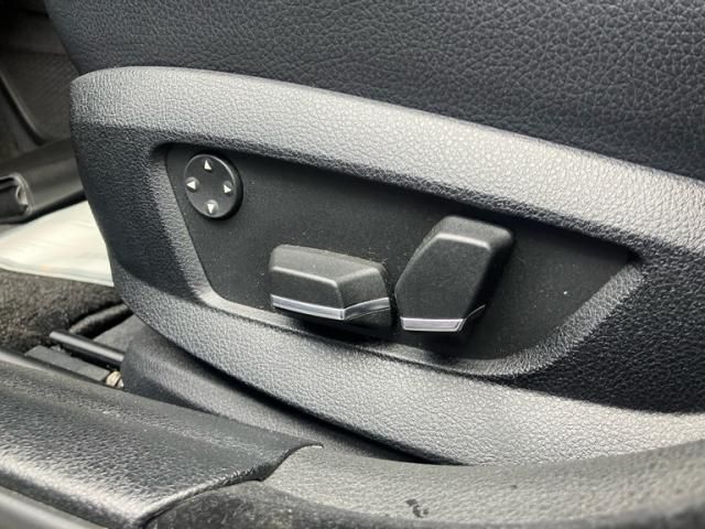 BMW 5SERIES SEDAN 2011 Image 31