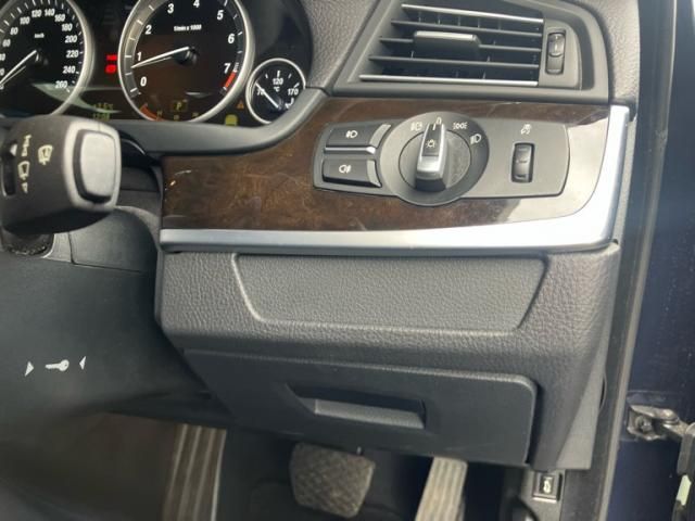 BMW 5SERIES SEDAN 2011 Image 31