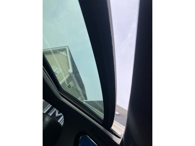 BMW 5SERIES SEDAN 2011 Image 31