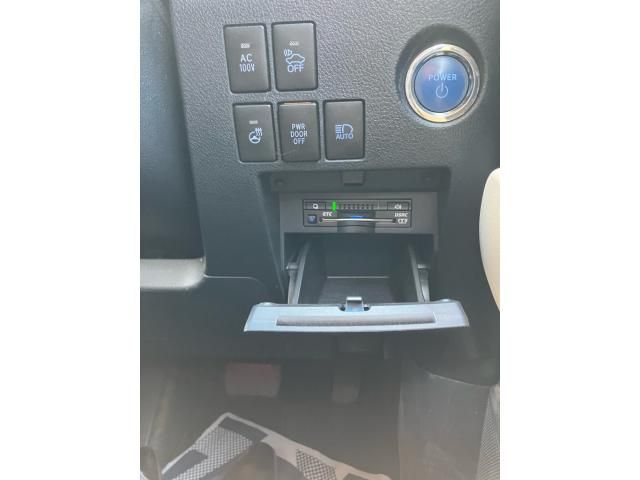 TOYOTA ALPHARD HYBRID 4WD 2016 Image 31