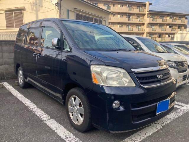 TOYOTA NOAH 2005 Image 31