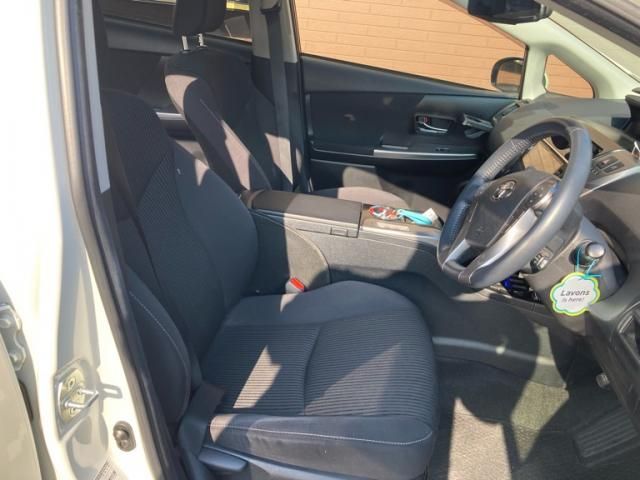 TOYOTA PRIUS ALPHA 2017 Image 31