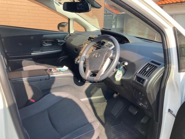 TOYOTA PRIUS ALPHA 2017 Image 31