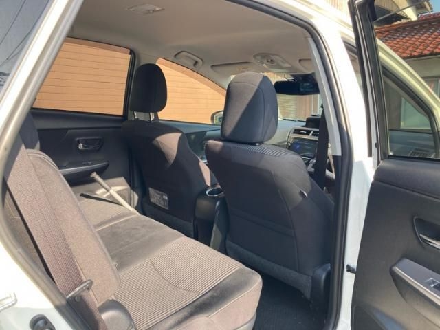 TOYOTA PRIUS ALPHA 2017 Image 31