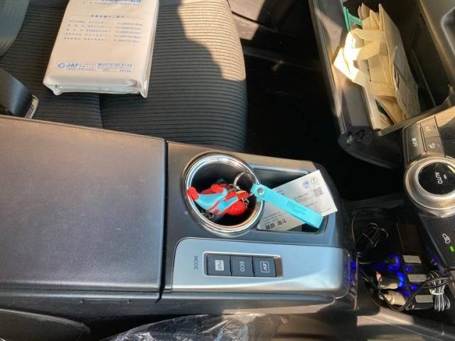 TOYOTA PRIUS ALPHA 2017 Image 31