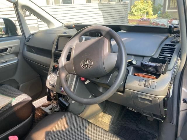 TOYOTA NOAH 2009 Image 31