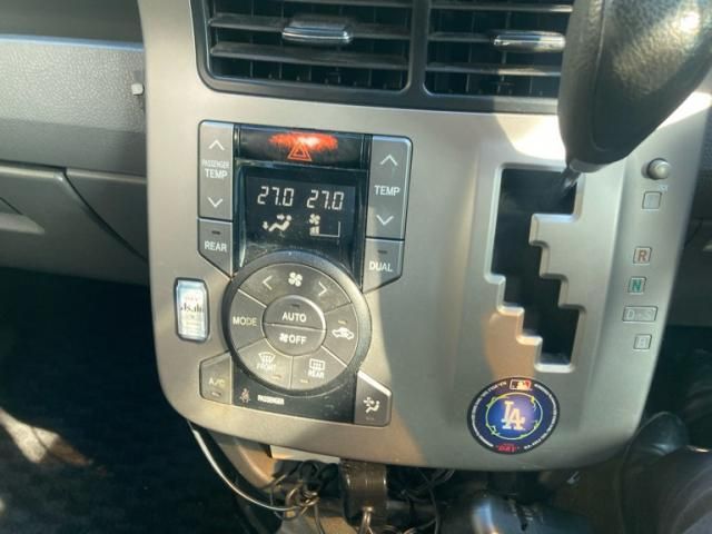 TOYOTA NOAH 2009 Image 31