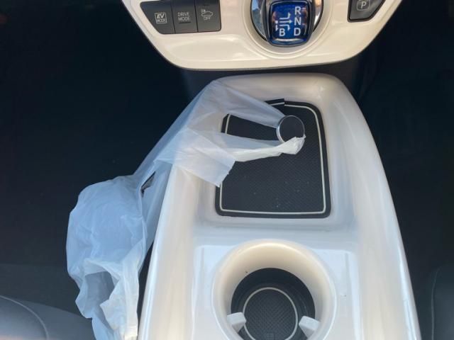 TOYOTA PRIUS 2016 Image 31