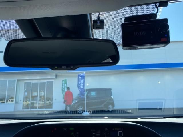 TOYOTA PRIUS 2016 Image 31