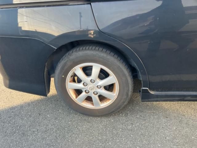 TOYOTA ISIS 2011 Image 31