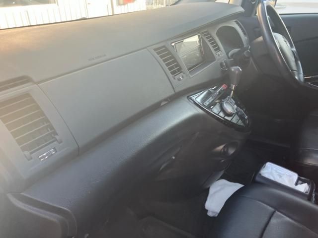 TOYOTA ISIS 2011 Image 31