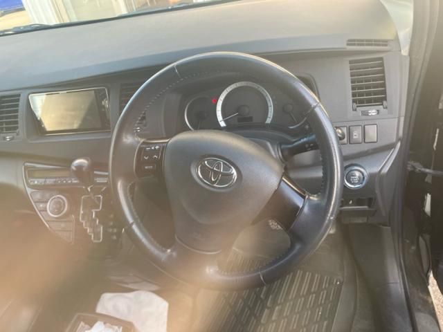 TOYOTA ISIS 2011 Image 31