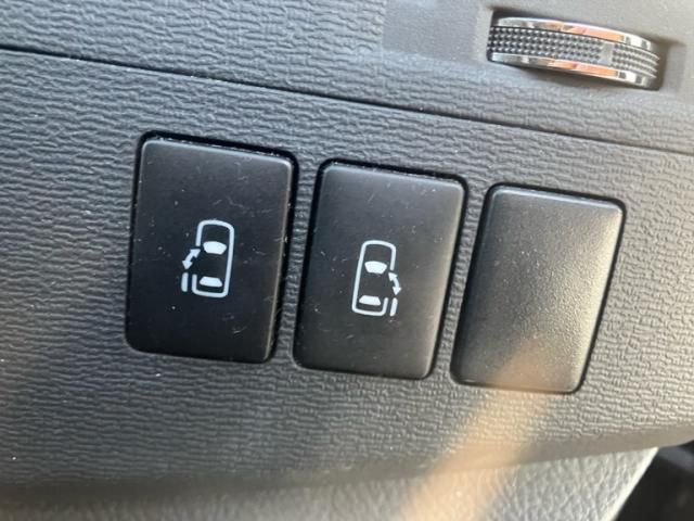 TOYOTA ISIS 2011 Image 31