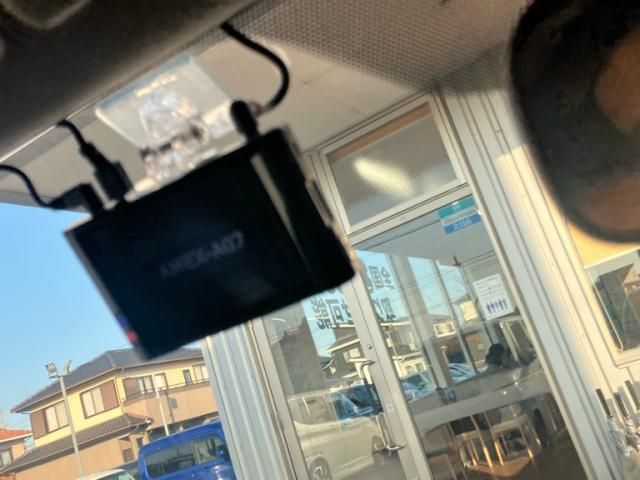 TOYOTA ISIS 2011 Image 31