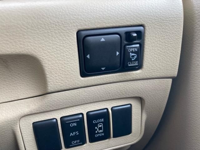 NISSAN ELGRAND 2005 Image 31