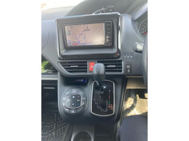 TOYOTA VOXY 2018 Image 31