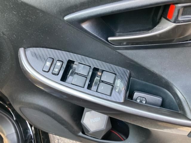 TOYOTA PRIUS 2012 Image 31