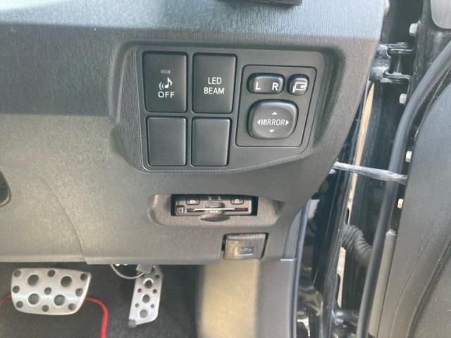 TOYOTA PRIUS 2012 Image 31