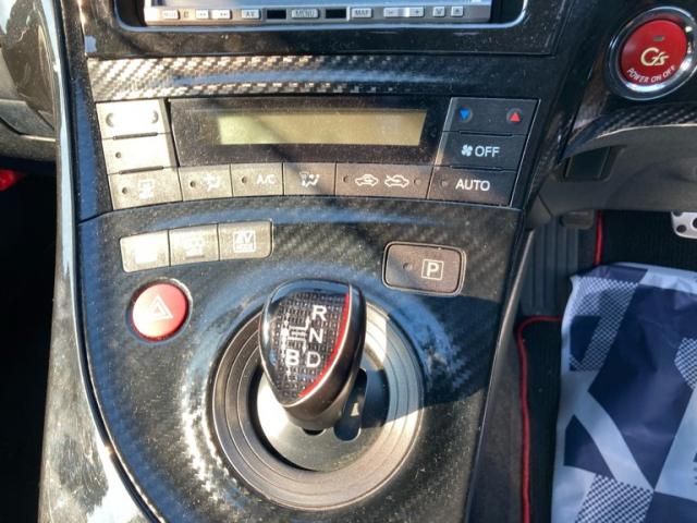 TOYOTA PRIUS 2012 Image 31