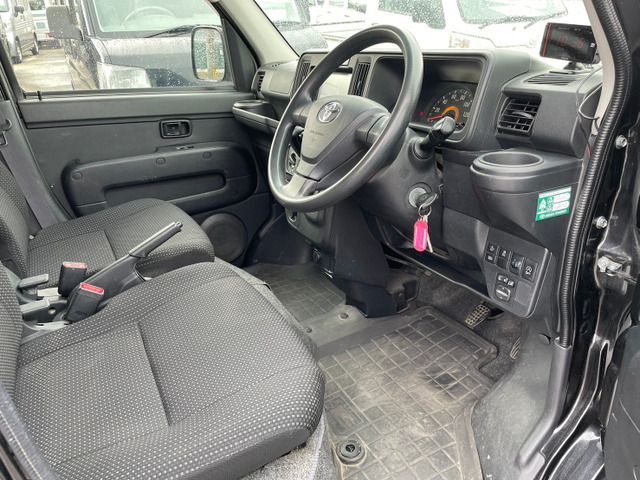 TOYOTA PIXIS VAN 2017 Image 31