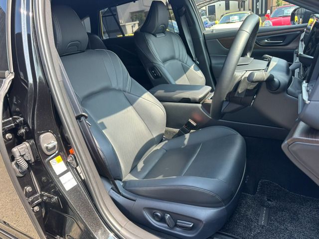 TOYOTA CROWN SEDAN HYBRID 2023 Image 31