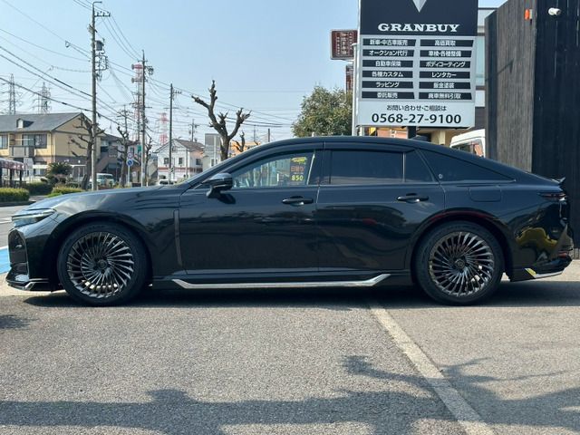 TOYOTA CROWN SEDAN HYBRID 2023 Image 31