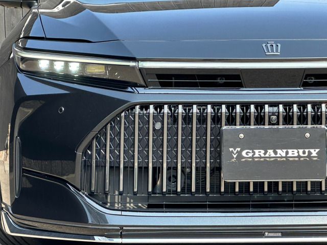 TOYOTA CROWN SEDAN HYBRID 2023 Image 31