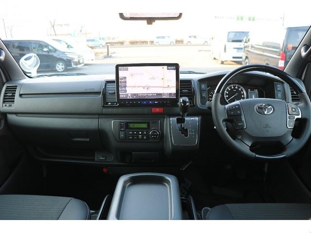 TOYOTA HIACE VAN 4WD 2026 Image 31