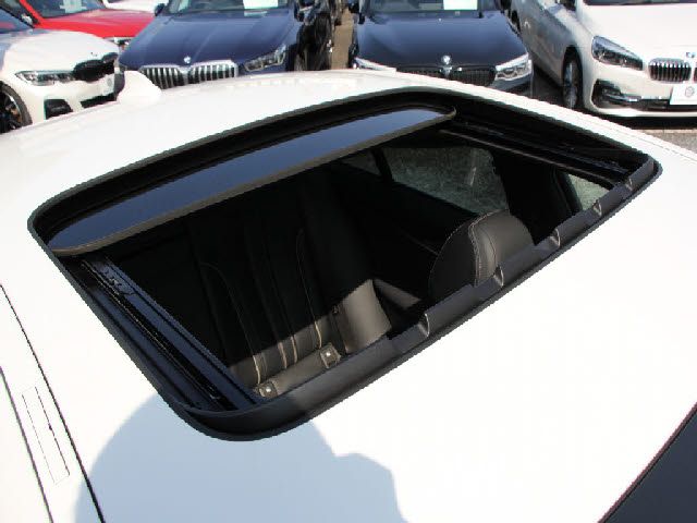 BMW 5SERIES SEDAN 2017 Image 31