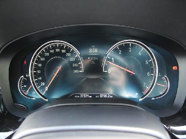 BMW 5SERIES SEDAN 2017 Image 31