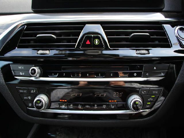 BMW 5SERIES SEDAN 2017 Image 31