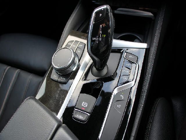 BMW 5SERIES SEDAN 2017 Image 31