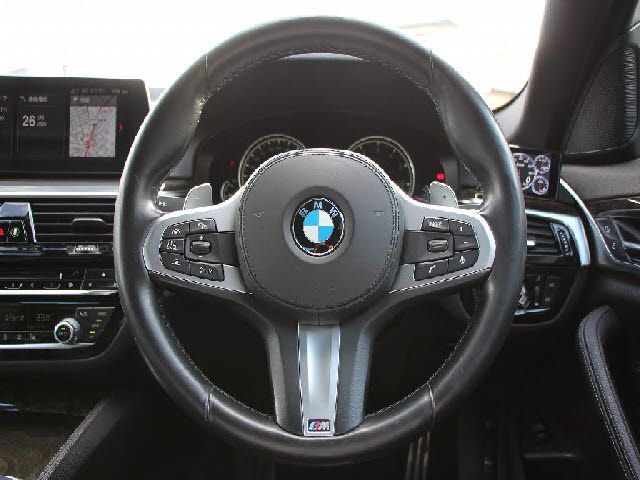 BMW 5SERIES SEDAN 2017 Image 31