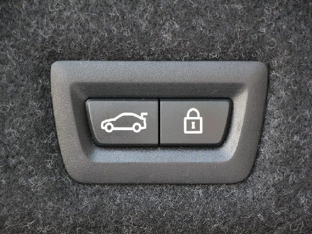 BMW 5SERIES SEDAN 2017 Image 31