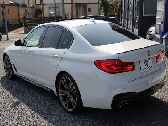 BMW 5SERIES SEDAN 2017 Image 31