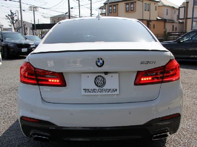 BMW 5SERIES SEDAN 2017 Image 31