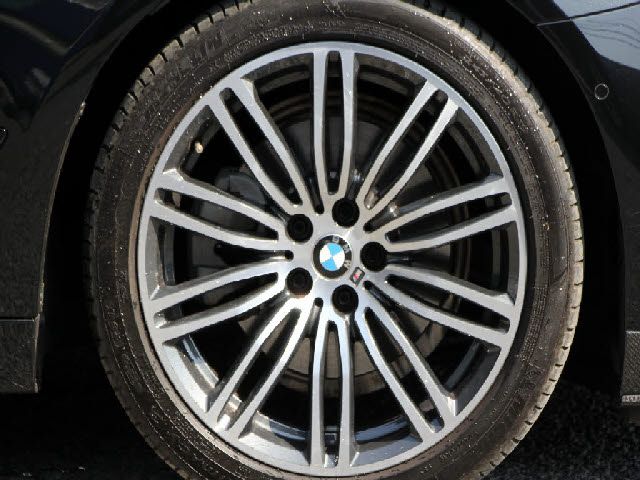 BMW 5SERIES SEDAN 2019 Image 31