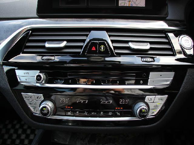 BMW 5SERIES SEDAN 2019 Image 31