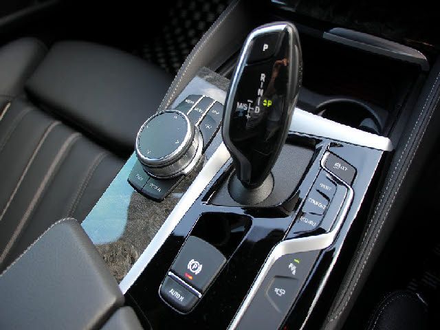 BMW 5SERIES SEDAN 2019 Image 31