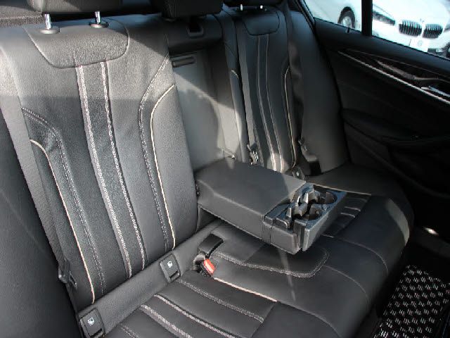 BMW 5SERIES SEDAN 2019 Image 31